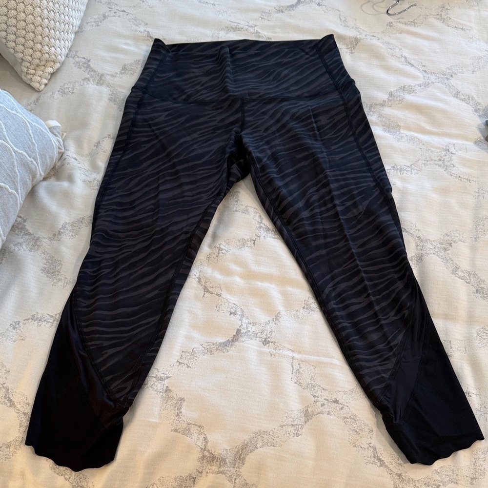 Cropped Lululemon Black Zebra Print Leggings